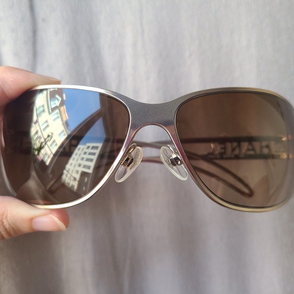 100% authentic CHANEL Sunglasses - Picture 8 of 17